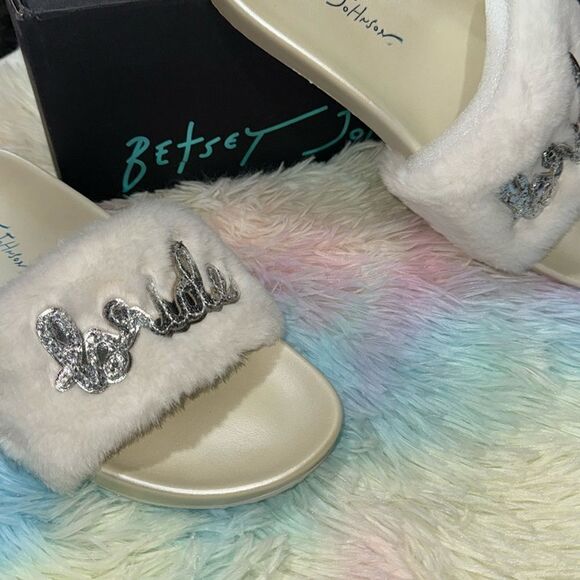 Betsey Johnson BRIDE pool slides - Picture 3 of 9